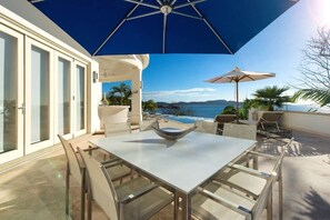 Unclassified image, 5 of 45, button - Exquisite Hilltop Villa with Luxurious Modern Design, Sweeping Ocean Views & Sparkling Infinity Pool (Playa Flamingo)