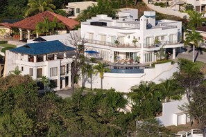 Exterior - Exquisite Hilltop Villa with Luxurious Modern Design, Sweeping Ocean Views & Sparkling Infinity Pool (Playa Flamingo)