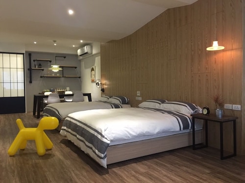 台北西門駅から地下鉄で5分