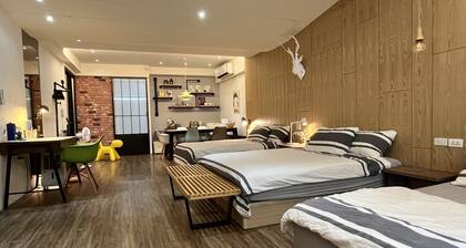 Taipei Ximen Loft - 4 minutes to Metro. 3F Loft for up to 6 persons. New Deco.