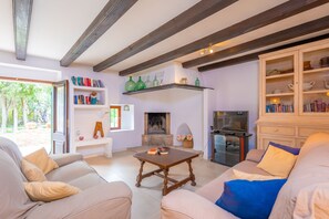 TV, fireplace - CAN FERRER - Villa with private pool in POLLENÇA. Free WiFi (Pollença)