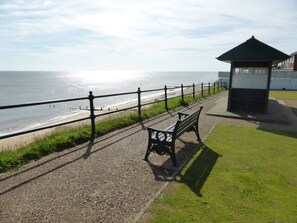 A bench and a small shelter by a coastal walkway. - 35 Siesta Mar -  a holiday chalet that sleeps 4 guests  in 2 bedrooms (Norwich)