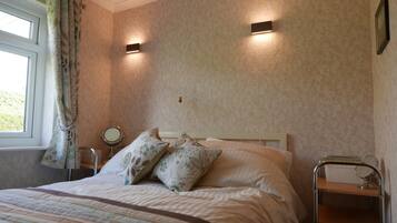 2 bedrooms, iron/ironing board, WiFi (free), bed sheets