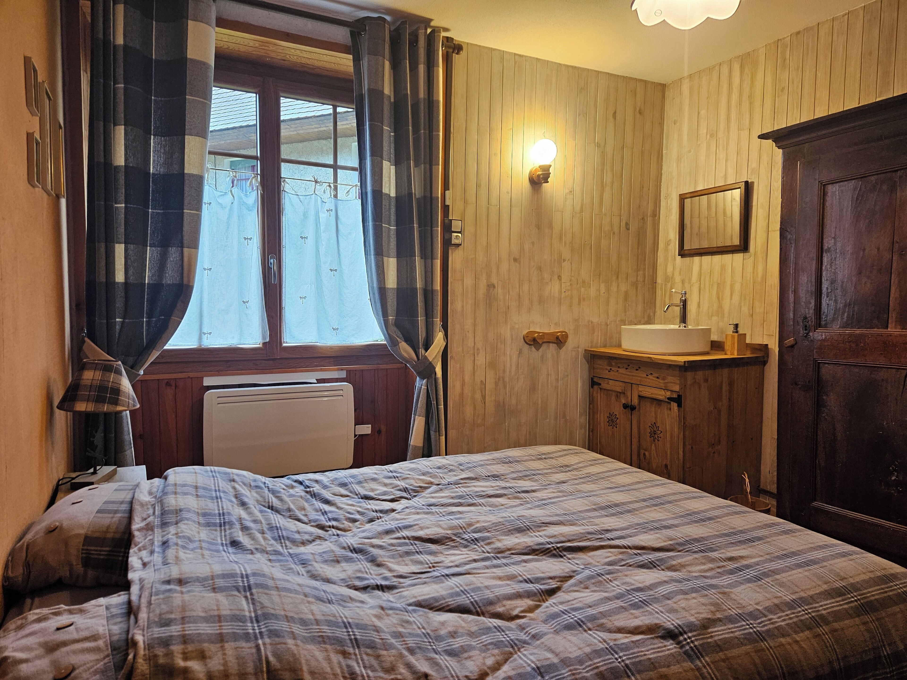 3 soverom, strykejern/-brett, reiseseng for barn og wi-fi (inkludert)