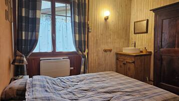 3 soverom, strykejern/-brett, reiseseng for barn og wi-fi (inkludert)