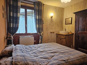 3 chambres, fer et planche à repasser, lit parapluie, Wi-Fi gratuit