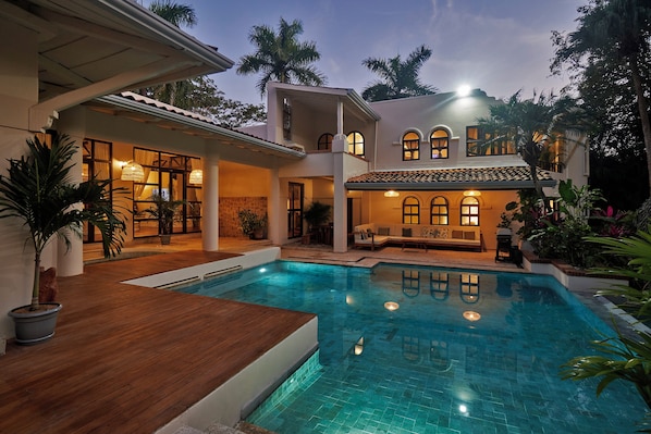 Pool - Villa Oceana - Beachfront Lux 6BR Retreat Villa • Yoga Shala front beach! (Mal pais)