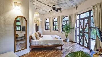 6 habitaciones, escritorio, tabla de planchar con plancha y wifi