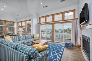 TV, lettore DVD, impianto stereo