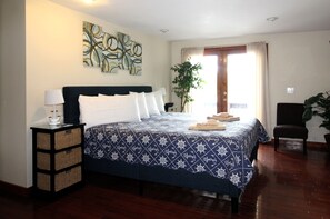 5 bedrooms, desk, iron/ironing board, free WiFi - Cooperstown Baseball Rentals-Captain's-2 King Beds (Maryland)