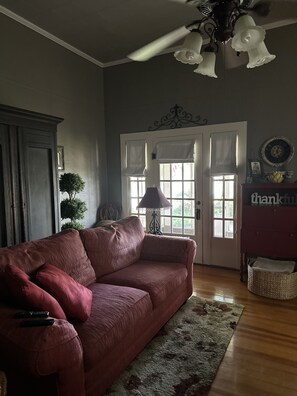 Smart TV, fireplace, DVD player