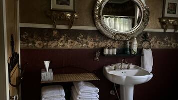 花灑/浴缸組合、風筒、提供毛巾、番梘