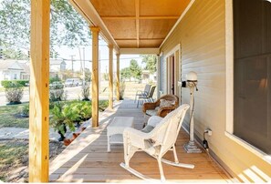 Terrace/patio - Two bedrooms with queen beds 2 sofas and a full size pullout sofa. Antique sofa! (Abbeville)