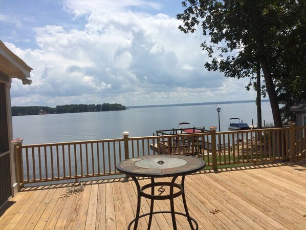Outdoor dining - Summerset, in the heart of Lake Murray SC (Chapin)