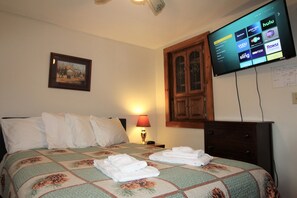 4 bedrooms, desk, iron/ironing board, free WiFi