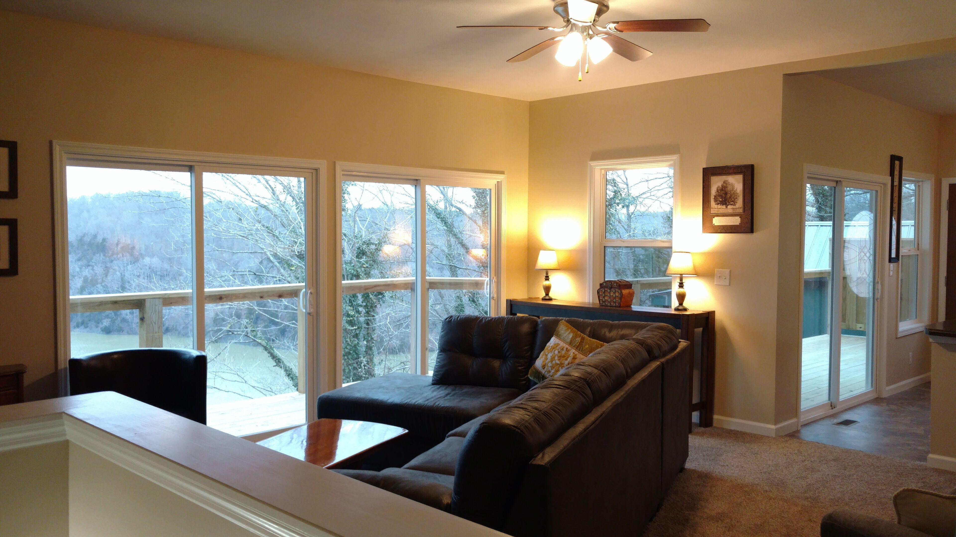 Lake View /4 Bedroom Townhome Sleeps 8/Near Lee's Ford Marina / New Construction