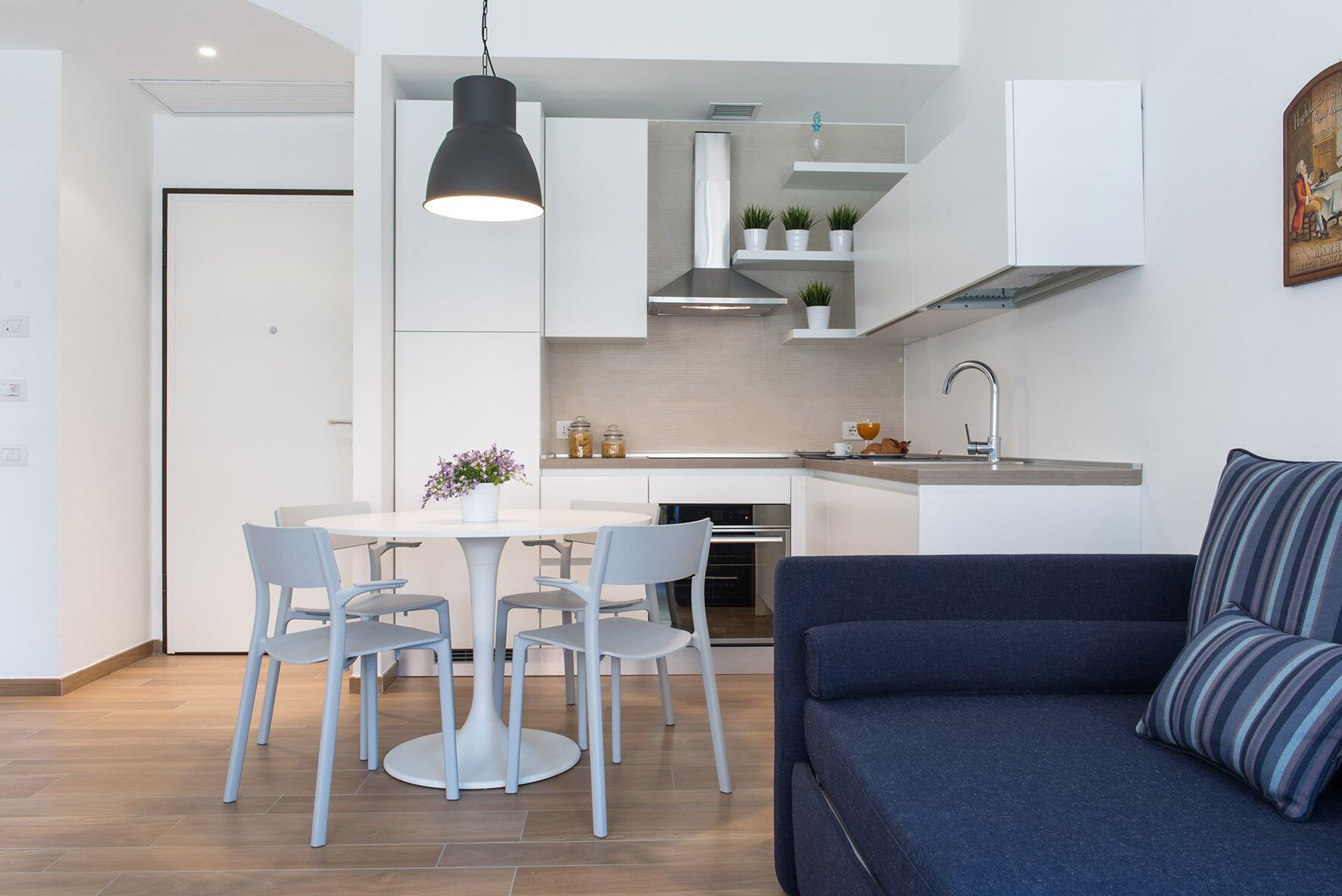 Brera Groups: 3/4 apartments on the same floor (NO party)