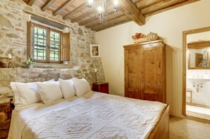 4 chambres, fer et planche à repasser, Wi-Fi gratuit, draps fournis