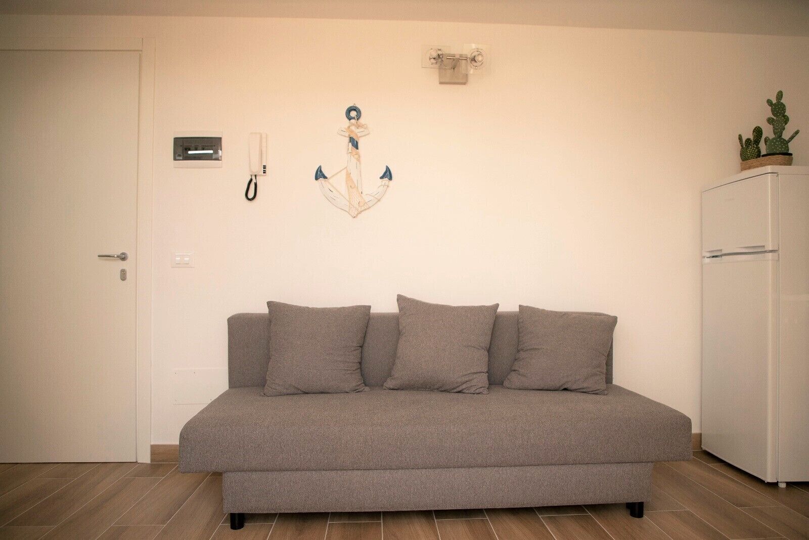 Two-room apartment on the attic floor overlooking the Apuan Alps and the surrounding pine forest