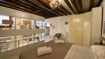 1 bedroom, desk, iron/ironing board, free WiFi