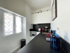 Kühlschrank, Mikrowelle, Ofen, Geschirrspüler