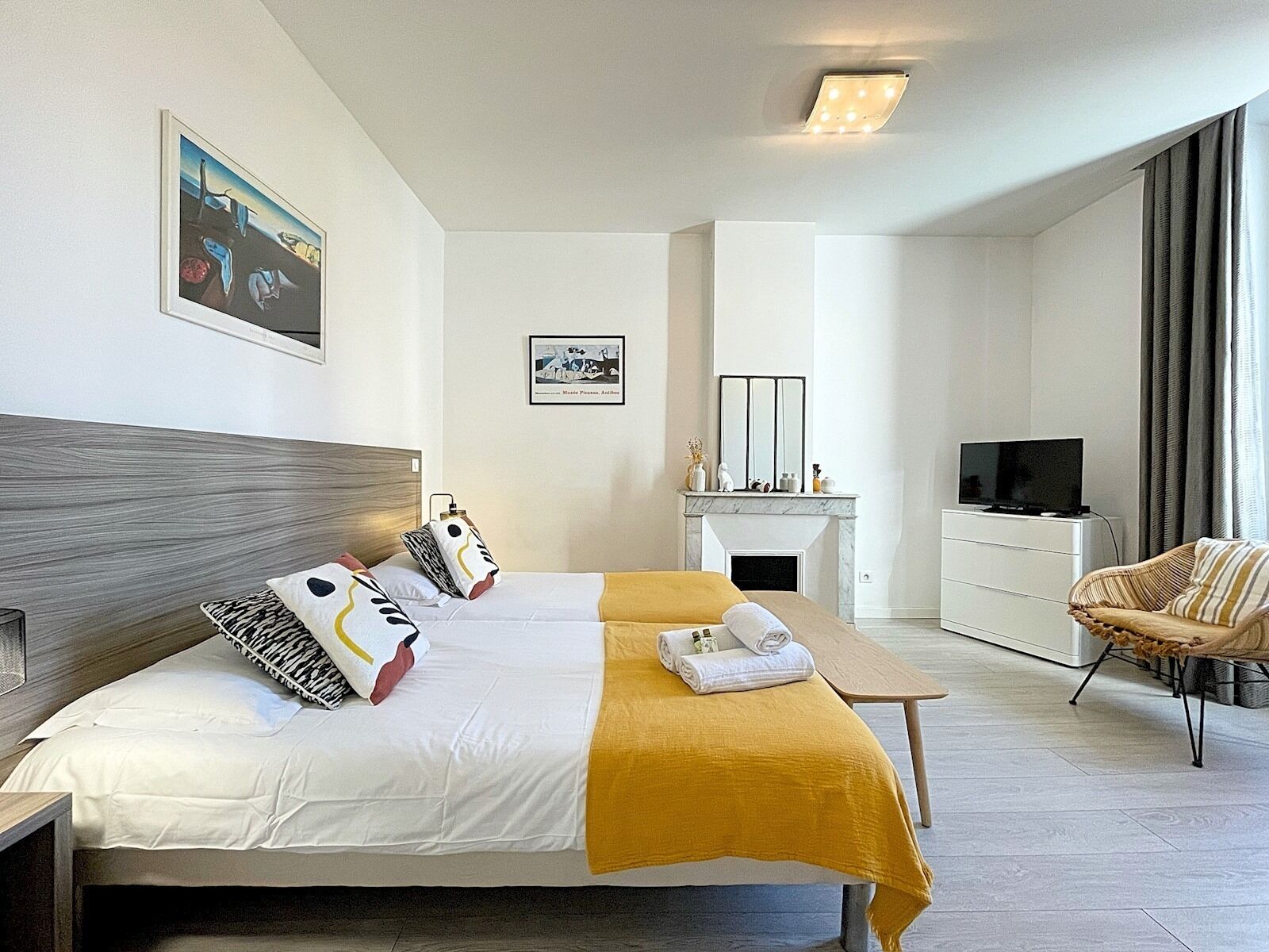 2 bedrooms, soundproofing, internet, bed sheets