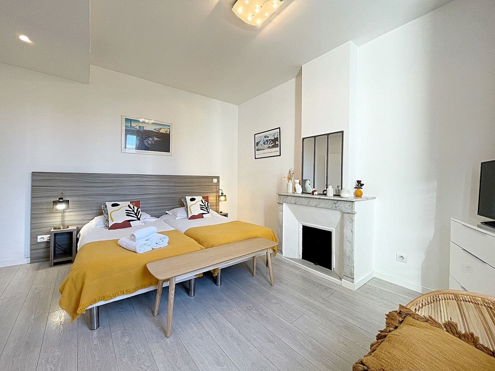 2 bedrooms, soundproofing, internet, bed sheets