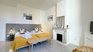 2 bedrooms, soundproofing, internet, bed sheets