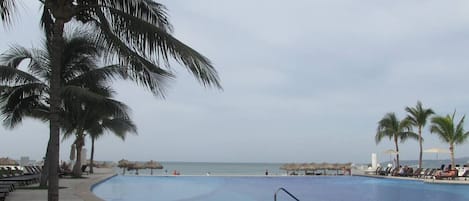 Piscine extérieure, piscine chauffée