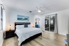 4 makuuhuonetta, silitysrauta/-lauta, ilmainen Wi-Fi, vuodevaatteet