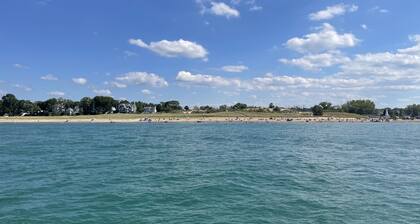 2-3 nt min New Buffalo home prime Location Hot tub Firepit Walk to All