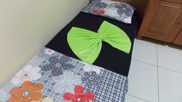 2 sovrum, skrivbord, gratis wi-fi och sängkläder