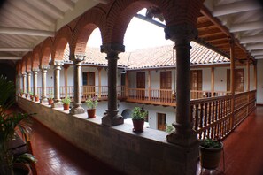 Interior - Tupac Yupanqui (Cusco)