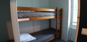 特色装修、特色家居、办公桌、遮光窗帘