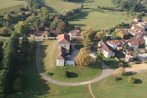 An aerial view of a rural village with houses, roads, and green fields. - Le Presbytère (Hontanx)