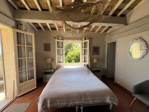 4 bedrooms, desk, iron/ironing board, travel crib - Very nice villa with infinity pool, sea view, harbor, Cavalaire (Cavalaire-Sur-Mer)