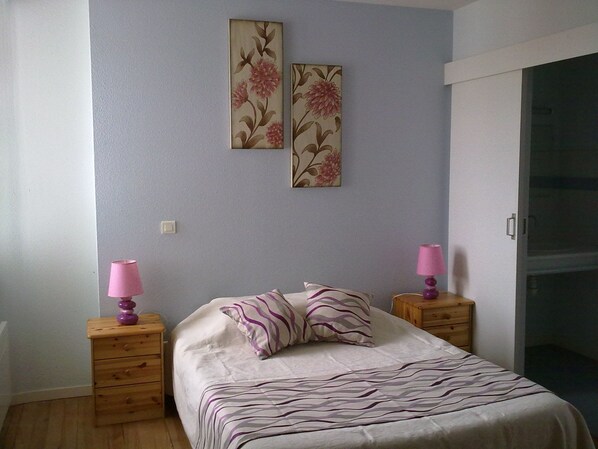 Habitación doble | Cunas gratuitas y ropa de cama 