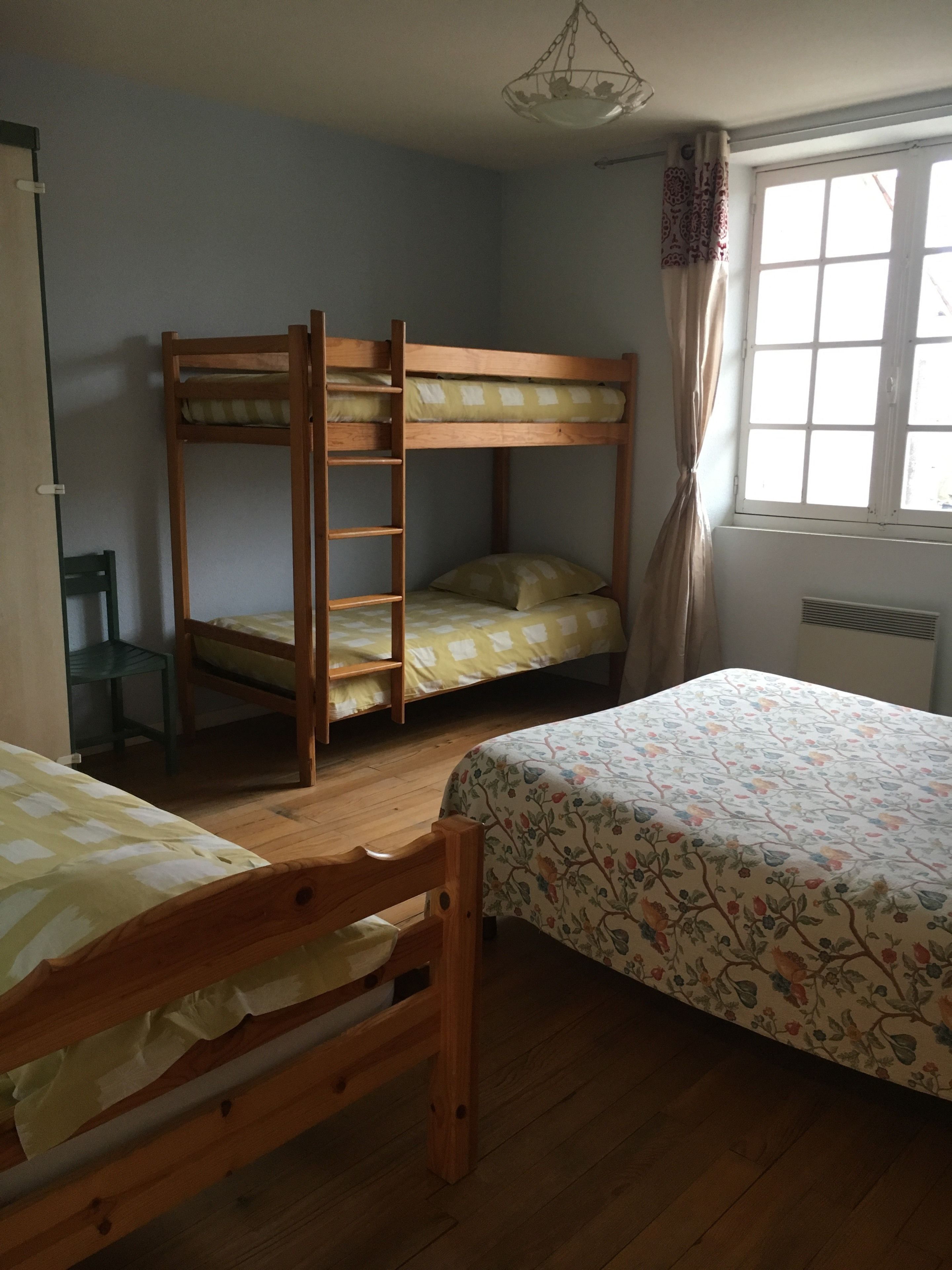 Family Room, Shared Bathroom | Free cribs/infant beds, bed sheets