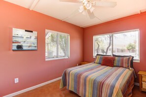 3 habitaciones, tabla de planchar con plancha y cuna de viaje 