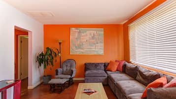 Smart TV, reproductor de DVD y libros