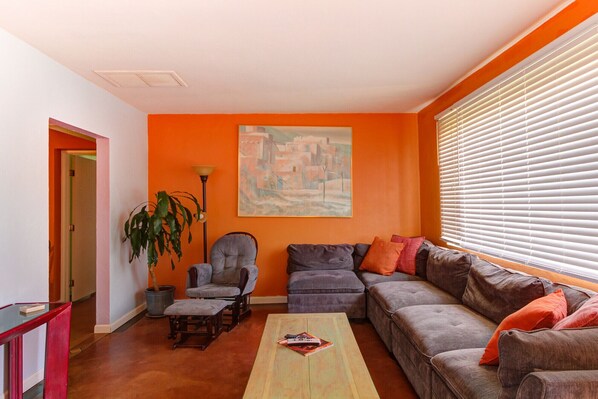 Smart TV, DVD player, books