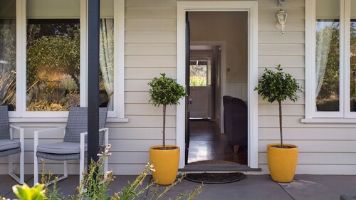 Koovelly Spa - picture perfect romantic country cottage