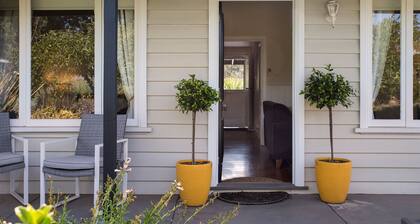 Koovelly Spa - picture perfect romantic country cottage