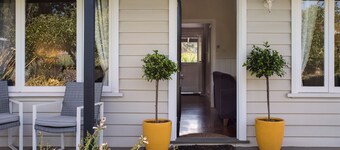 Koovelly Spa - picture perfect romantic country cottage