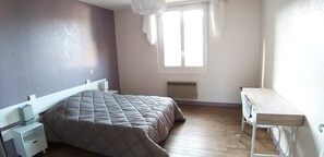 Double Room | Individually decorated, individually furnished, desk - La Poste (Hontanx)