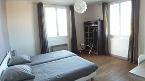 A bedroom with two beds, a desk, and a wardrobe. - La Poste (Hontanx)