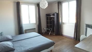 Værelse med 2 enkeltsenge | Individuelt design, individuel indretning, skrivebord