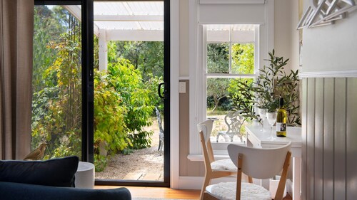 Koovelly Garden Studio- cosy retreat