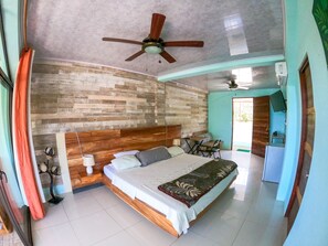 4 bedrooms, desk, free WiFi, bed sheets