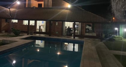 Haus mit Pool in Peruibe 30 m vom Strand entfernt